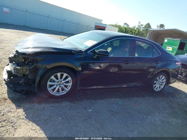 2018 TOYOTA CAMRY LE 14
