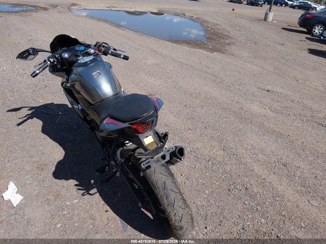 2023 CF MOTO 300SS 3