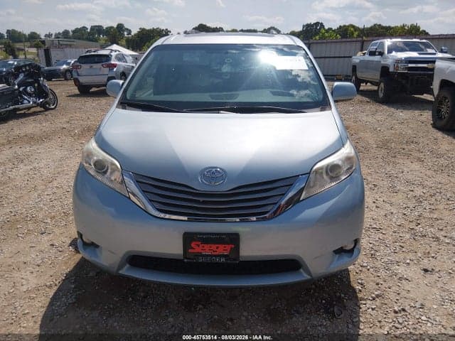 2017 TOYOTA SIENNA XLE 8 PASSENGER 12