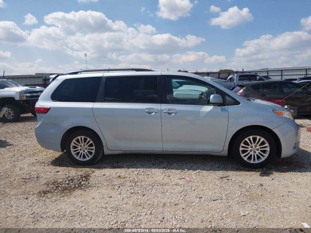 2017 TOYOTA SIENNA XLE 8 PASSENGER 13