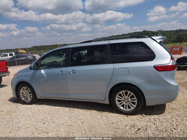 2017 TOYOTA SIENNA XLE 8 PASSENGER 14