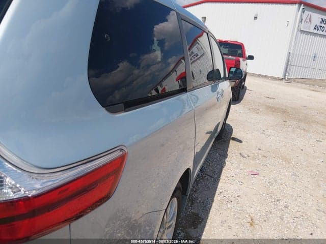 2017 TOYOTA SIENNA XLE 8 PASSENGER 6