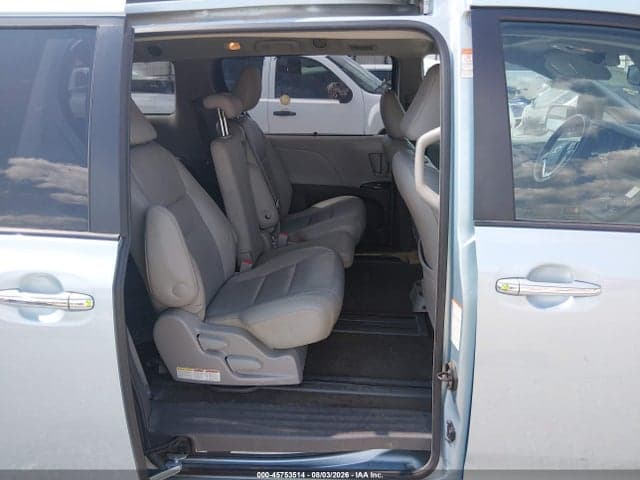 2017 TOYOTA SIENNA XLE 8 PASSENGER 8