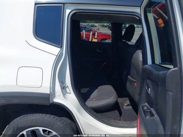 2017 JEEP RENEGADE TRAILHAWK 8