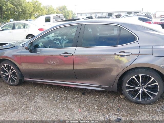 2018 TOYOTA CAMRY SE 14
