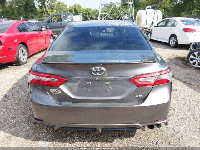 2018 TOYOTA CAMRY SE 16