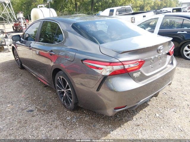 2018 TOYOTA CAMRY SE 3