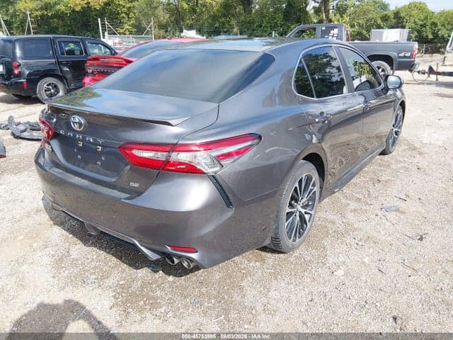 2018 TOYOTA CAMRY SE 4
