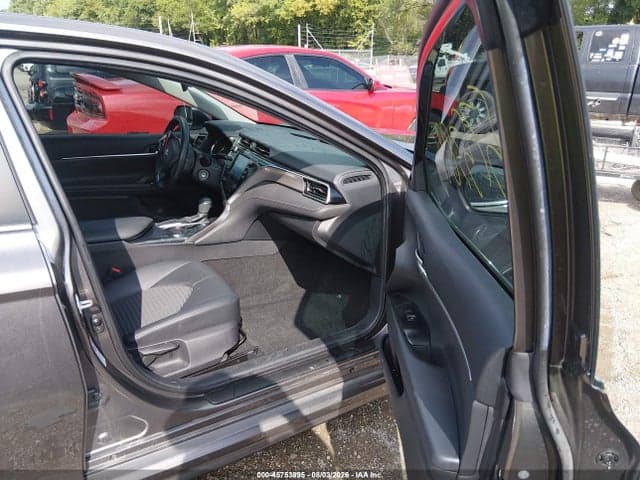 2018 TOYOTA CAMRY SE 5