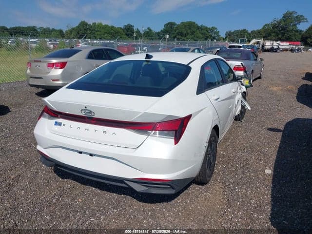 2022 HYUNDAI ELANTRA SEL 4
