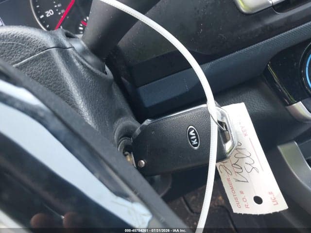 2021 KIA SELTOS S 11
