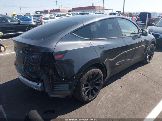 2024 TESLA MODEL Y 4