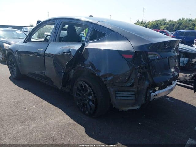 2024 TESLA MODEL Y 6