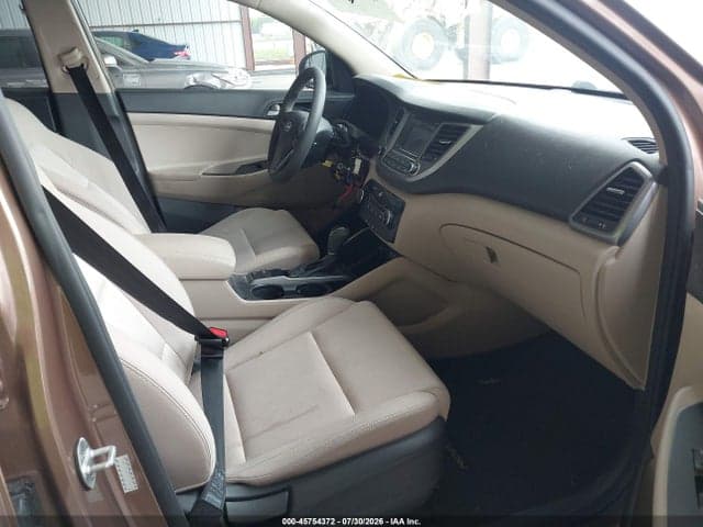 2017 HYUNDAI TUCSON SE 5