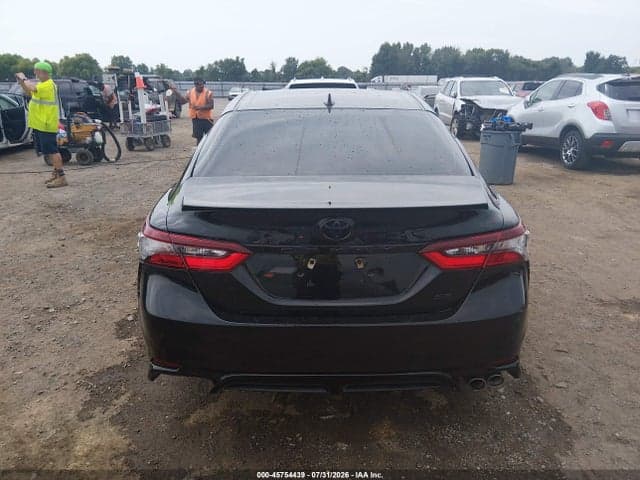 2021 TOYOTA CAMRY SE 17