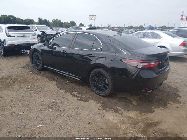 2021 TOYOTA CAMRY SE 3