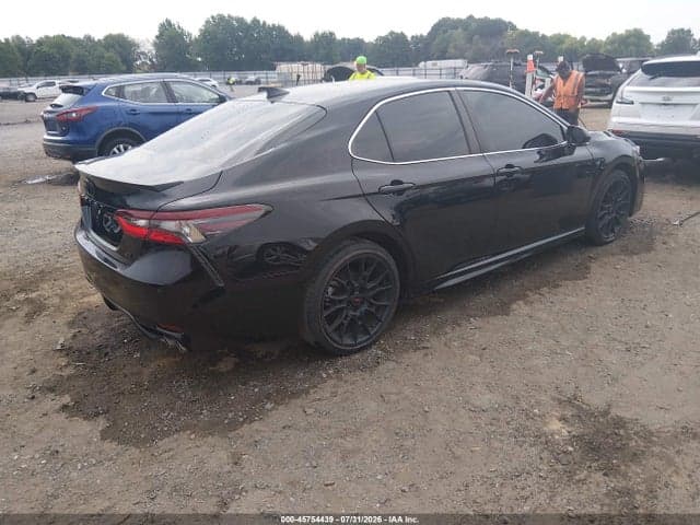 2021 TOYOTA CAMRY SE 4