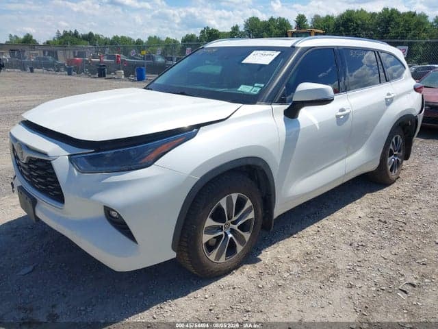 2021 TOYOTA HIGHLANDER XLE 2