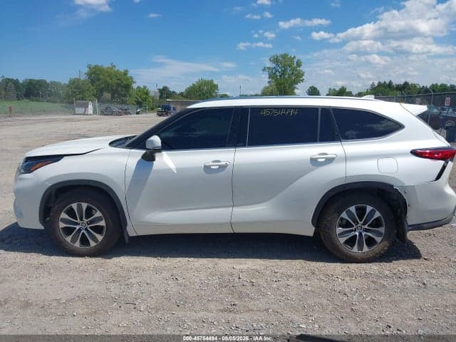 2021 TOYOTA HIGHLANDER XLE 15