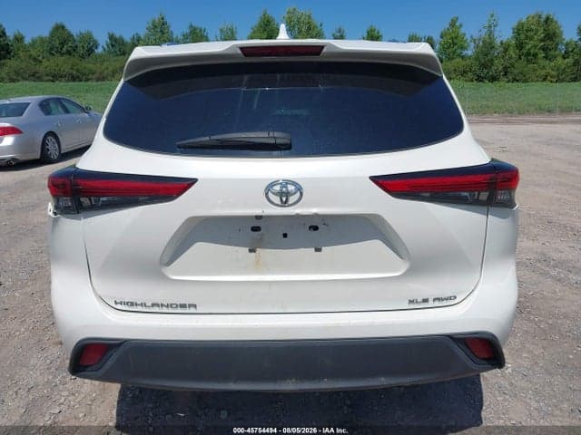 2021 TOYOTA HIGHLANDER XLE 17