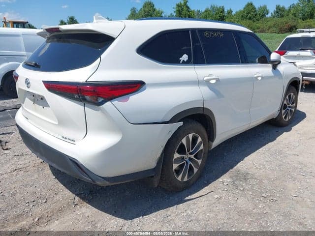 2021 TOYOTA HIGHLANDER XLE 4