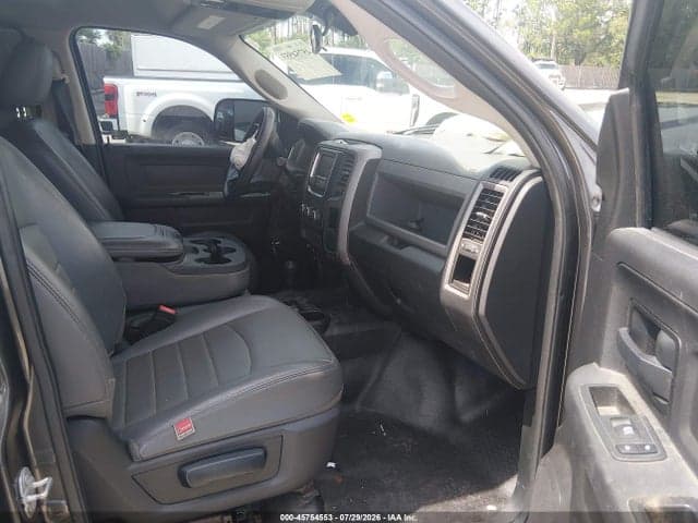 2017 RAM 3500 TRADESMAN 4X4 8' BOX 5