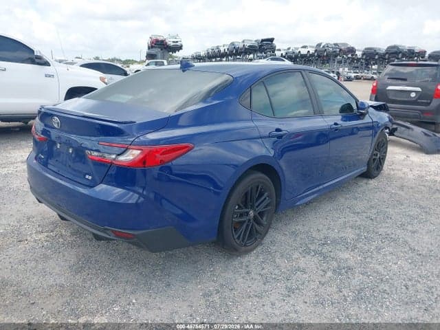 2025 TOYOTA CAMRY SE 4