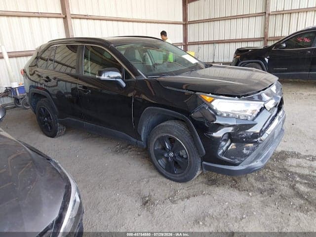 2019 TOYOTA RAV4 XLE 1