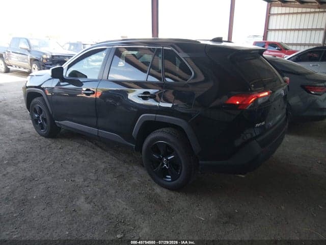 2019 TOYOTA RAV4 XLE 3