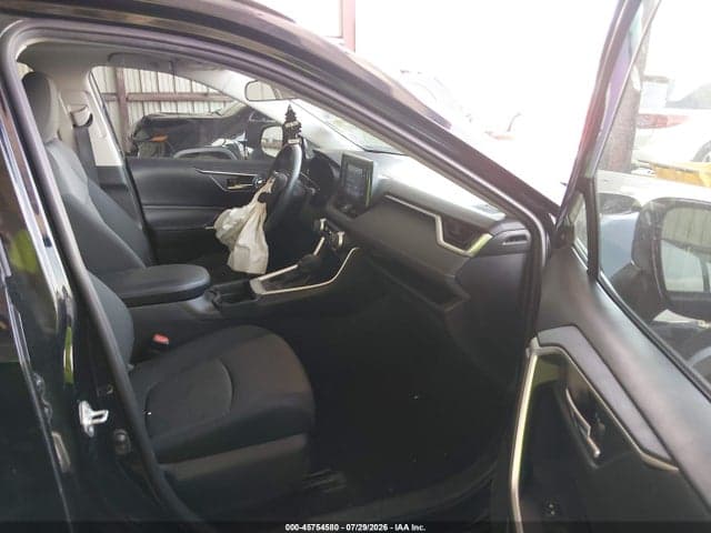 2019 TOYOTA RAV4 XLE 5