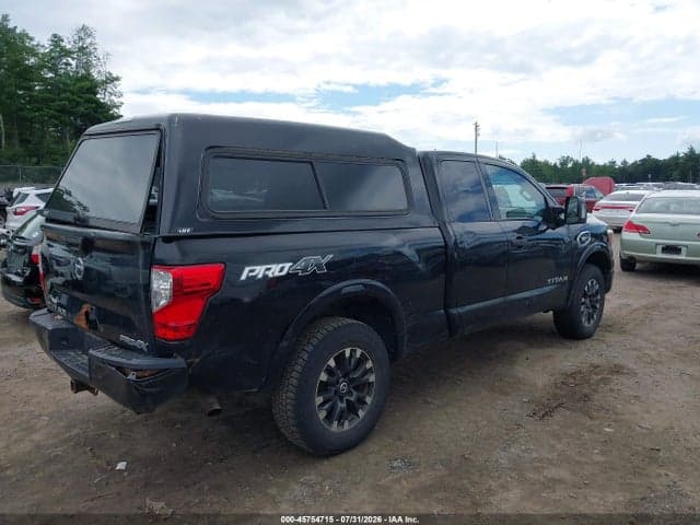 2017 NISSAN TITAN PRO-4X 4