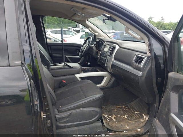2017 NISSAN TITAN PRO-4X 5