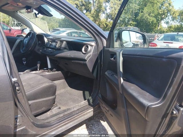 2017 TOYOTA RAV4 XLE 5
