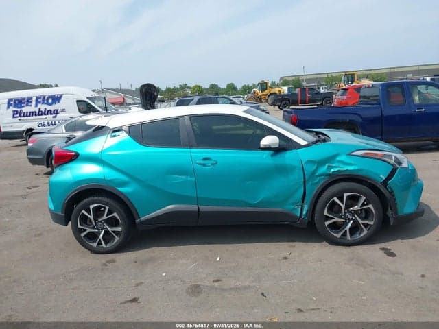 2018 TOYOTA C-HR XLE 13