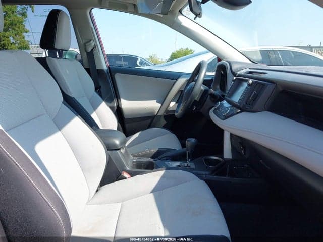 2017 TOYOTA RAV4 XLE 5