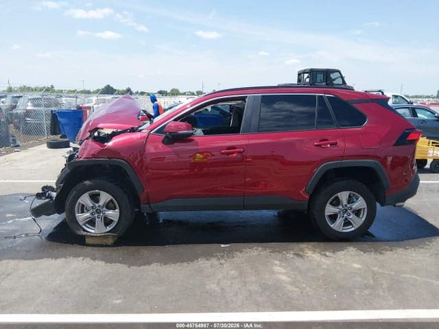 2025 TOYOTA RAV4 XLE 13