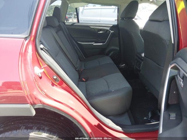2025 TOYOTA RAV4 XLE 8