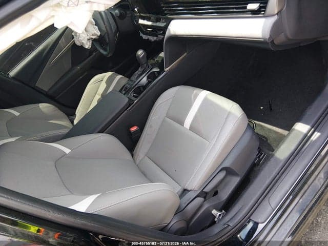 2025 TOYOTA CAMRY SE 5