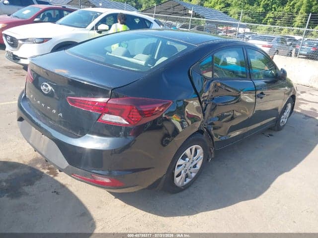 2020 HYUNDAI ELANTRA SE 4