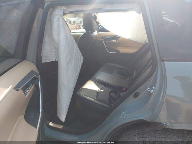 2022 TOYOTA RAV4 HYBRID XLE 8