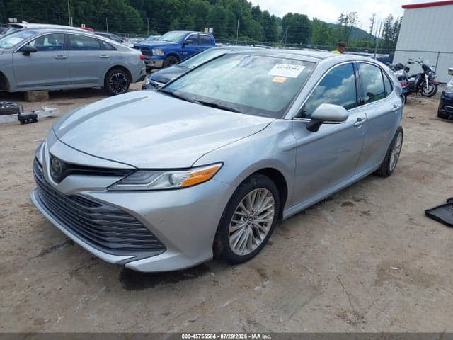 2018 TOYOTA CAMRY XLE 2