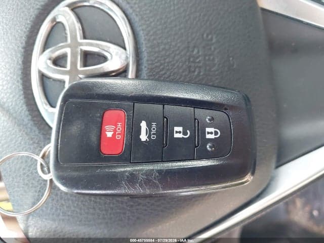 2018 TOYOTA CAMRY XLE 11