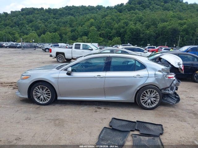 2018 TOYOTA CAMRY XLE 15