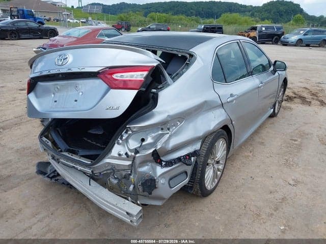 2018 TOYOTA CAMRY XLE 4