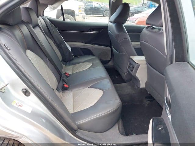 2018 TOYOTA CAMRY XLE 8