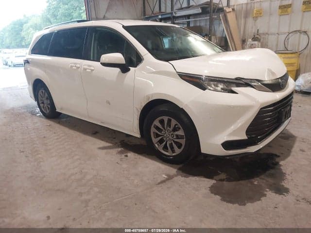 2022 TOYOTA SIENNA LE