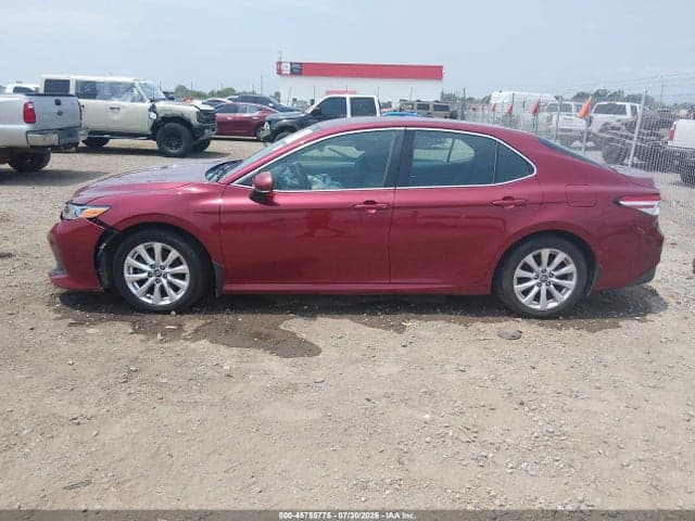2018 TOYOTA CAMRY LE 14