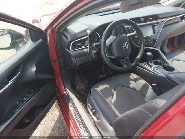 2018 TOYOTA CAMRY LE 17