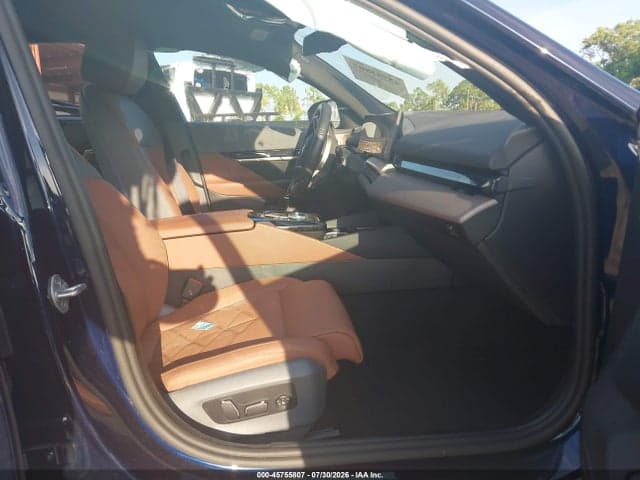 2025 BMW 550E XDRIVE 5