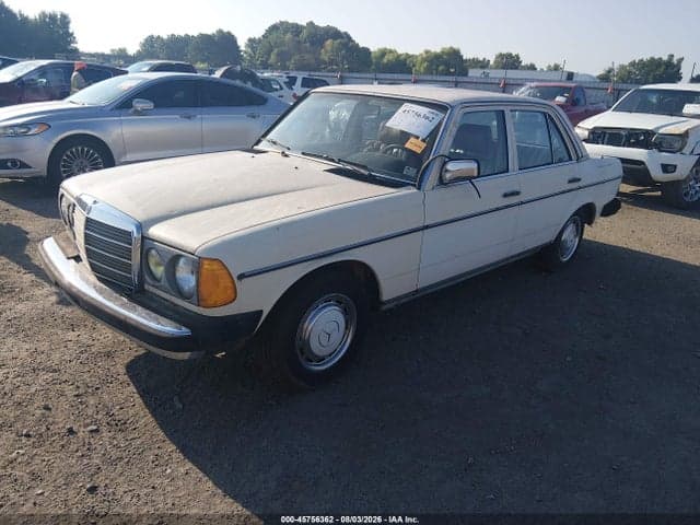 1983 MERCEDES-BENZ 240 D 2